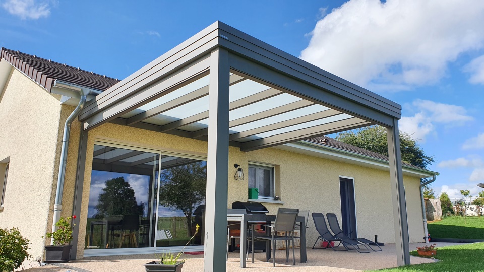 Pergola bioclimatique à Saint-Vit : valorisez votre espace extérieur